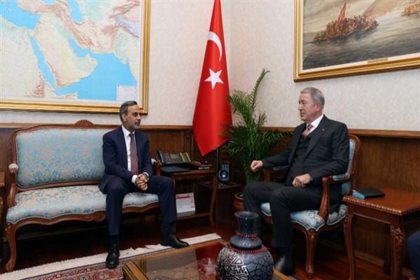 Bakan Akar, İngiltere Ankara Büyükelçiliği Maslahatgüzarı Sharma'yı kabul etti