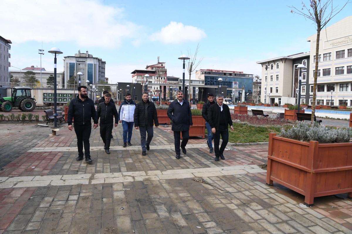 MUŞ’A DEĞER KATAN BİR KENT MEYDANI VAR