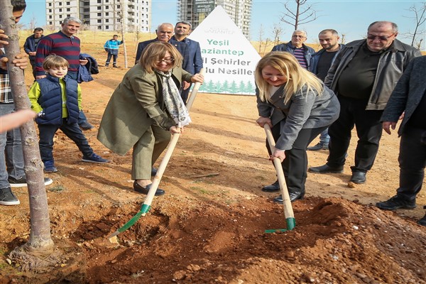 Gaziantep ve Odtü Mezunları Derneği iş birliğinde 5 bin metrekarelik alan ağaçlandırıldı