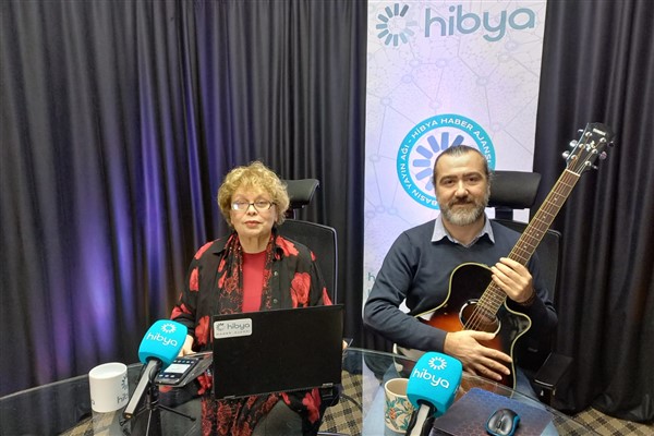 Hibya, Sanatsal Sohbetler’de gitar eşliğinde şiirler, şarkılar konuşuldu
