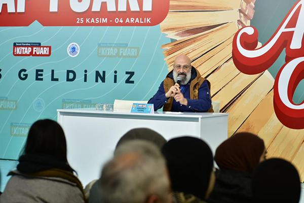 Gazeteci Genç: “Recep Tayyip Erdoğan insanlara genetik kodlarını hatırlatıyor”