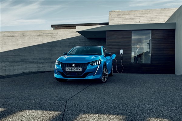 Peugeot, B segment elektrikli satışlarında 2022'yi Avrupa'da lider tamamladı