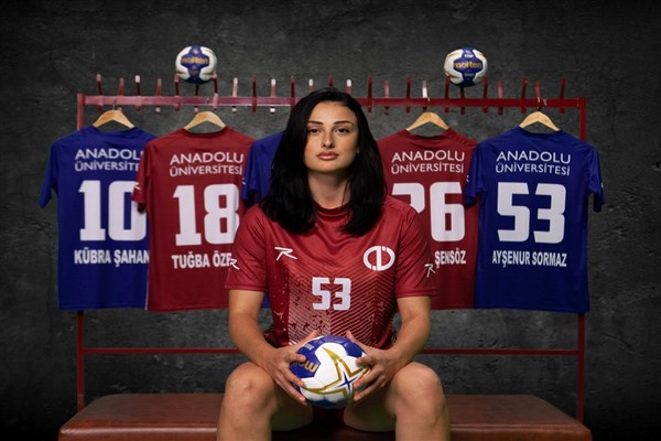 Milli Hentbolcu Ayşenur Sormaz, Ferrara'ya transfer oldu