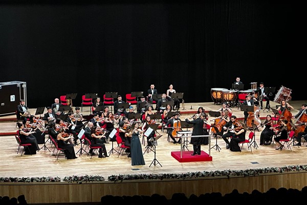 Eskişehir Senfoni Orkestrası, Denizli'de konser verdi