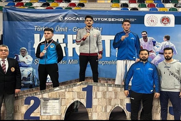 Sakarya Büyükşehir'in sporcuları Karate Şampiyonası'nda derece yaptı