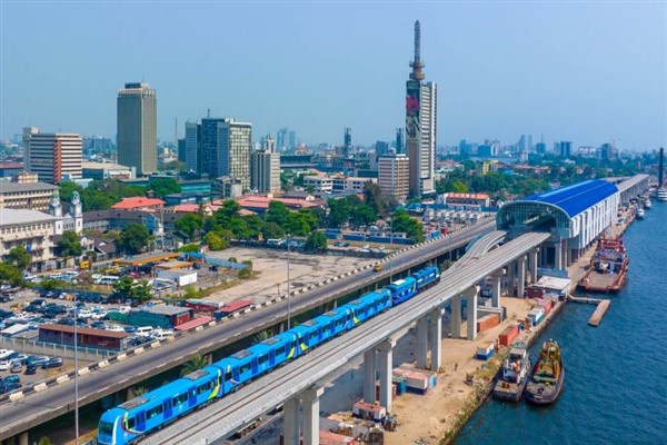 Batı Afrika’nın ilk tramvay hattı, yolcu taşımaya başladı
