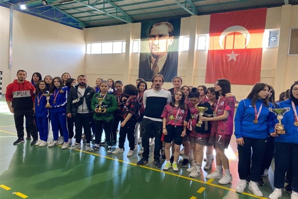 Rize'de Futsal Gençler A Kategorisi İl Birinciliği müsabakaları tamamlandı