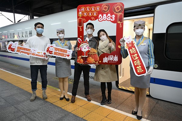 Çin'in iç kesimi ile Hong Kong arası hızlı tren seferleri yeniden başladı