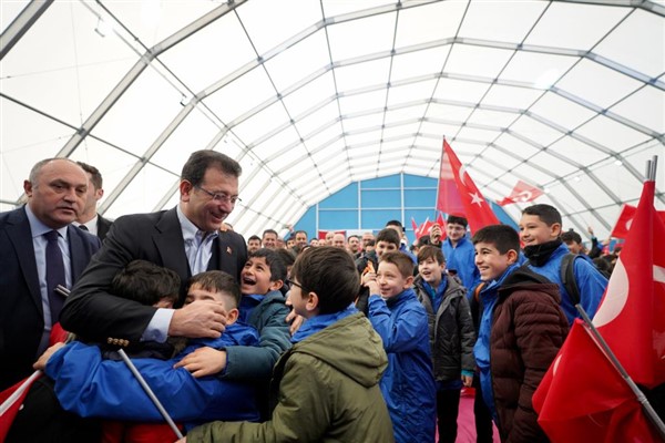 İmamoğlu: “Siyaset sandıkta bitti, esas olan halka hizmet”