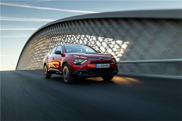 Yeni Citroen C4 X ve ë-C4 X Türkiye’de