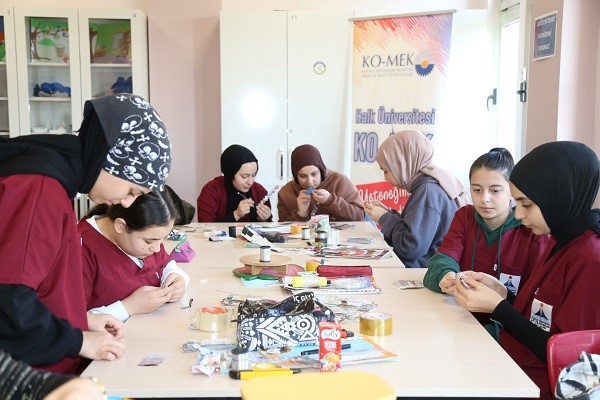 Kocaeli'de atıklar sanata dönüşüyor