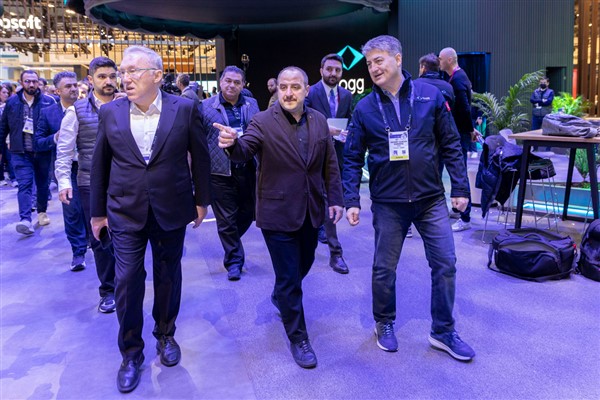 Bakan Varank, Togg Dijital Mobilite Bahçesi’ni ziyaret etti