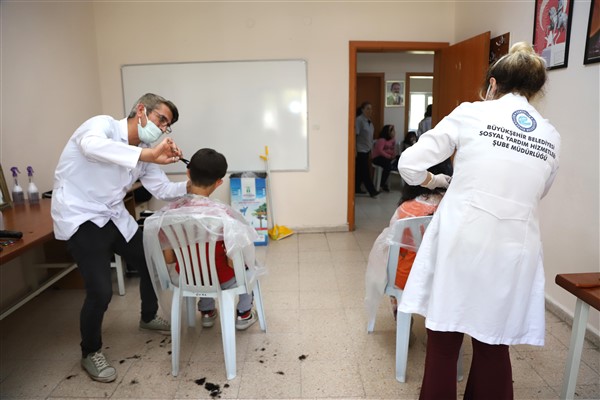 ESMEK'in ücretsiz saç kesimi projesi yarıyıl tatilinde de devam ediyor