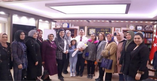 Ak Parti Emirdağ Kadın Kolları’ndan Belediye Başkanı Serkan Koyuncu’ya Ziyaret