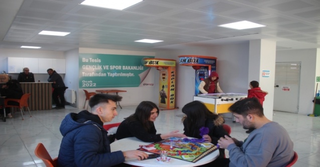Emirdağ Belediyesi Gençlik Merkezi Kurslarına Gençler ve Çocuklardan Yoğun İlgi