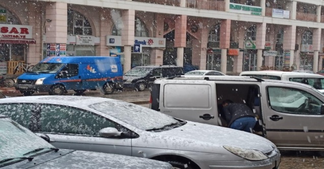 Şuhut’ta Kar Yağışı Vatandaşları Sevindirdi