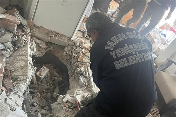 Mersin Yenişehir Belediyesi ekipleri 4 kişiyi kurtardı