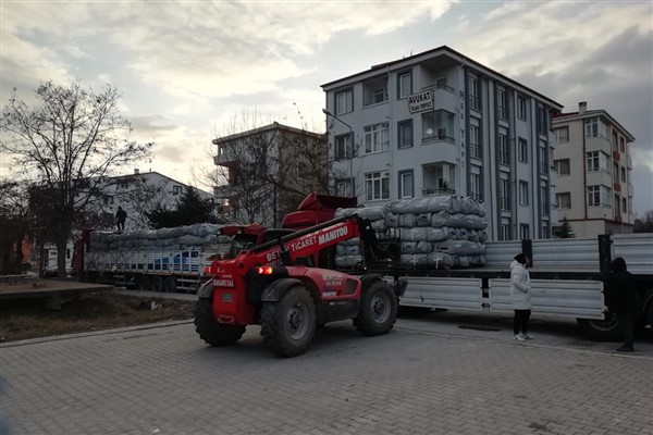Kırklareli'den depremzedelere çadır ve battaniye desteği