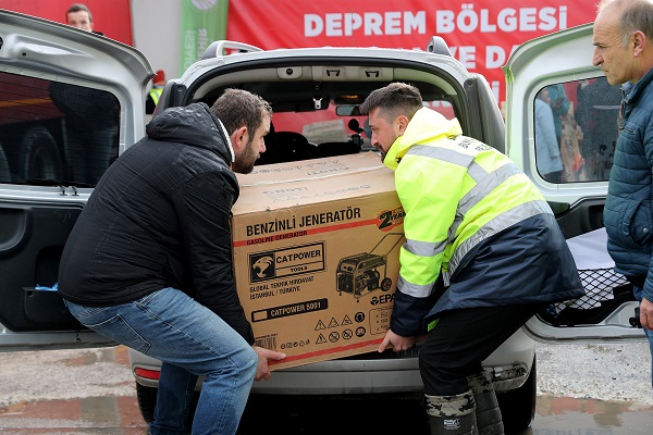Sakarya’dan afet bölgesine gönderilen tır sayısı 40’a ulaştı
