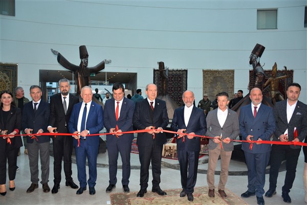 El yapımı Uşak Halıları, Kıbrıs Modern Sanat Müzesi'nde