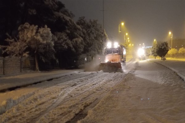 Gaziantep, karla mücadeleyi sürdürüyor