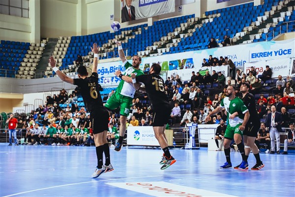 Sakarya Büyükşehir Belediyesi Hentbol Takımı, Spor Toto SK'yı mağlup etti