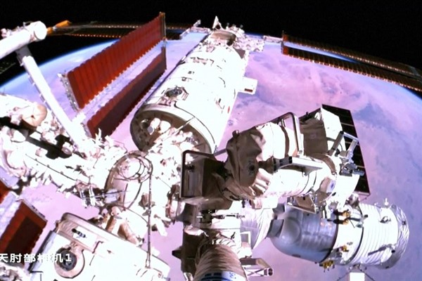 Shenzhou-15 mürettebatı, ilk uzay aracı dışı faaliyeti gerçekleşecek