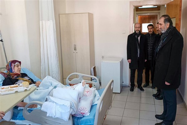 HÜDA PAR, yaralı depremzedeleri ziyaret ediyor