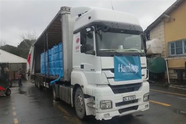 İBB Hatay'a 59 tır içme suyu gönderdi