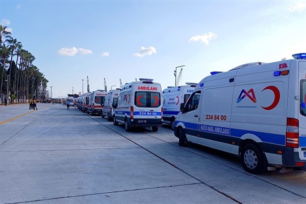 Mersin'de depremzedeler Liman’dan ve MEŞOT’tan karşılanıyor