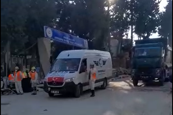 Hatay'da askerler yağmacılara karşı güvenlik önlemi alıyor