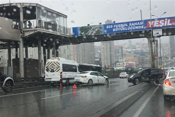 İstanbul'da maddi hasarlı trafik kazası