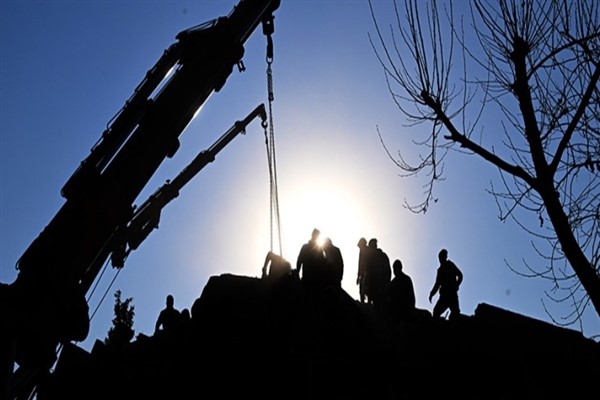 Çin ekibi “dört koldan” mücadele veriyor