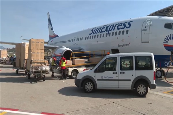 SunExpress, 89 özel uçuşla deprem bölgesinden 6 bin kişiyi tahliye etti